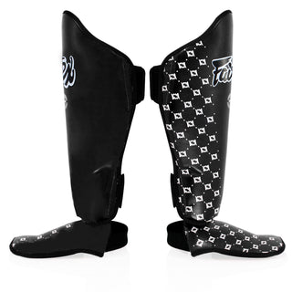 Caneleiras Fairtex Competição SP5 com proteção de pés Preto