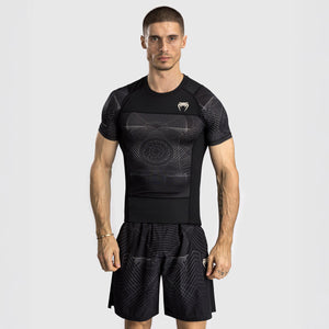 Rashguard Venum G-Fit Air maniche corte Nero-sabbia-Combat Arena