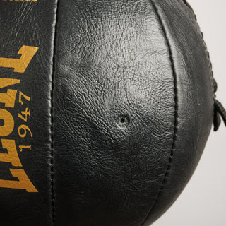 Bola de boxe com tirantes Leone DNA AT809 Preto-dourado