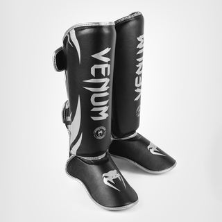 Caneleiras Venum Challenger Preto-prata 