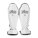 Caneleiras Fairtex Competição SP5 com protetor de pés Branco 
