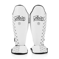 Caneleiras Fairtex Competição SP5 com protetor de pés Branco 