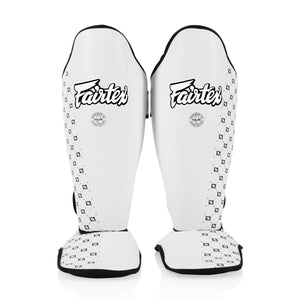 Caneleiras Fairtex Competição SP5 com protetor de pés Branco 