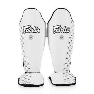 Caneleiras Fairtex Competição SP5 com protetor de pés Branco 