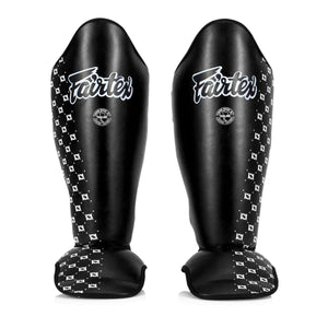 Caneleiras Fairtex Competição SP5 com proteção de pés Preto 