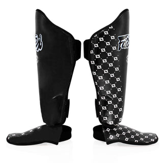Caneleiras Fairtex Competição SP5 com proteção de pés Preto 