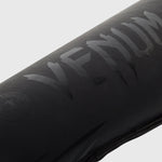 Caneleiras com Parapiede Venum Challenger Preto Black 
