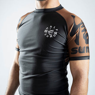 Rashguard Half Sumo Sugoi Ranked Castanho-Combat Arena