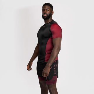 Rashguard Venum Assassin's Creed Shadows maniche corte Rosso-nero-Combat Arena