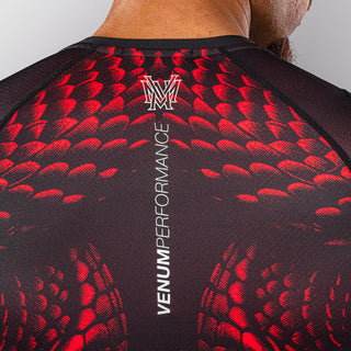Rashguard Venum Matupa mangas curtas Preto-vermelho-Combat Arena
