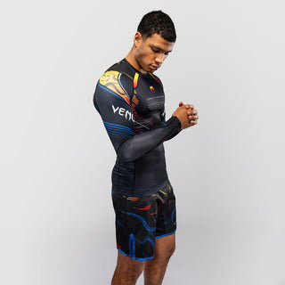 Rashguard Venum Tekken 8 Yoshimitsu mangas compridas Preto-laranja-Combat Arena