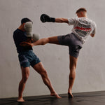 T-shirt Manto Nothing Personal Branco-Combat Arena